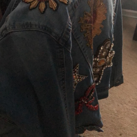 Beautiful jacket - Picture 2 of 4